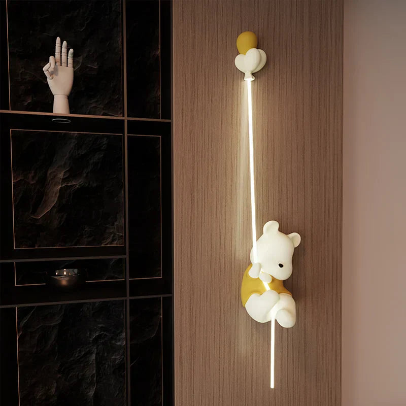 Luminária Arandela Urso Aventureiro – Luz LED Decorativa