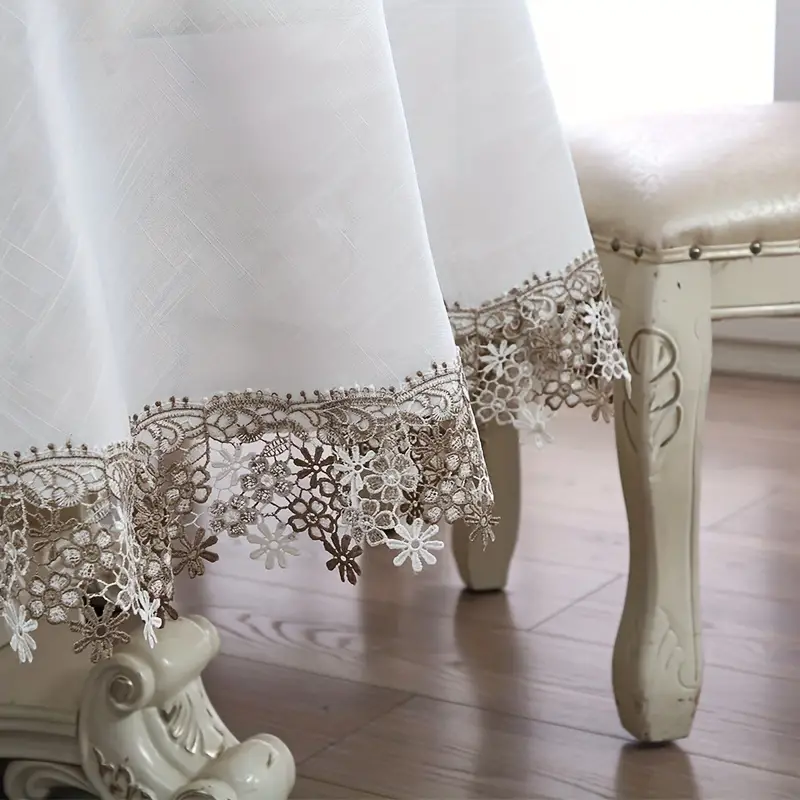 Toalha de Mesa Elegance com Renda Delicada - Design Clássico